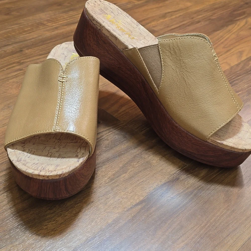 Alegria Triniti Slide Sandals - Fawn